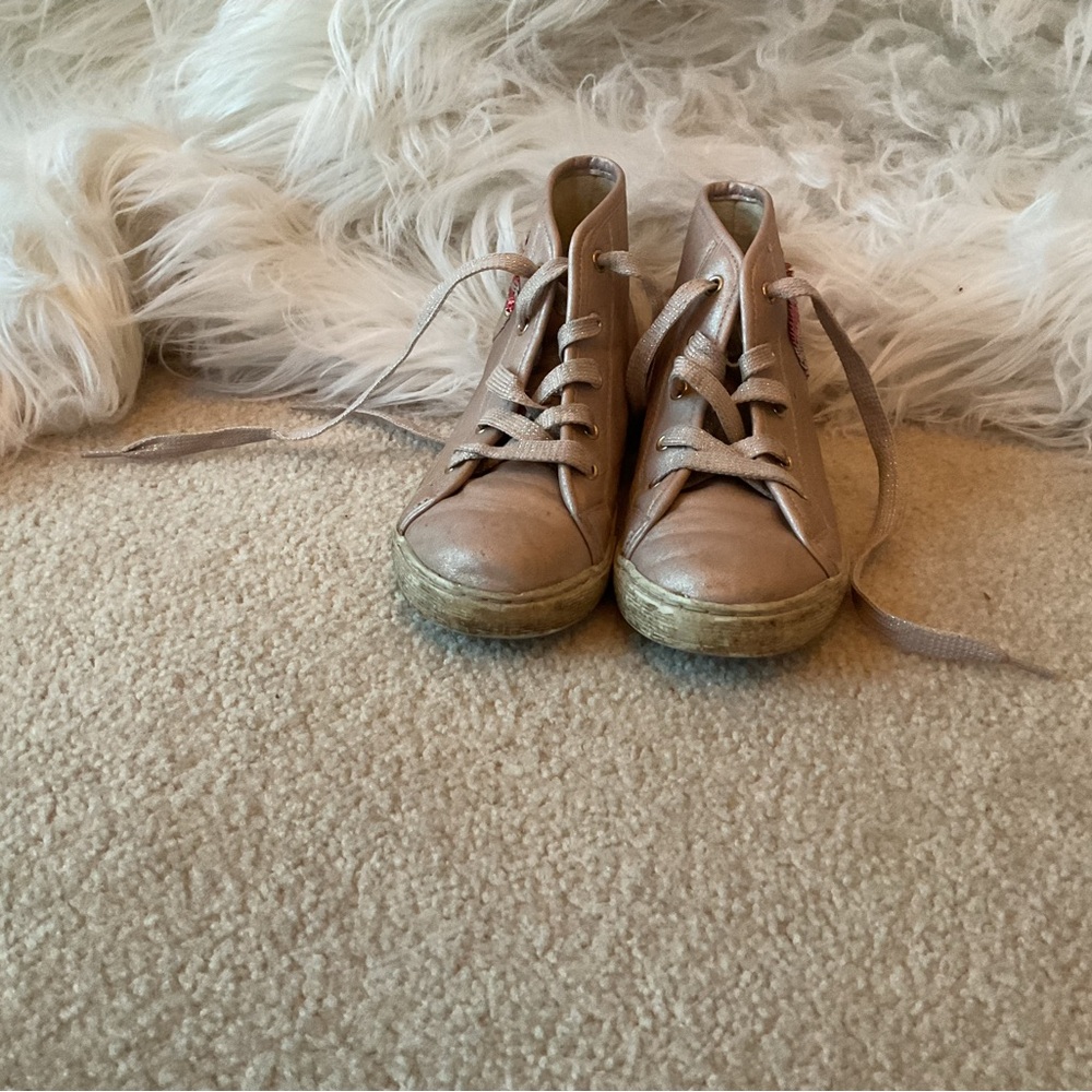 SO Kids Sneakers in Metallic Pink